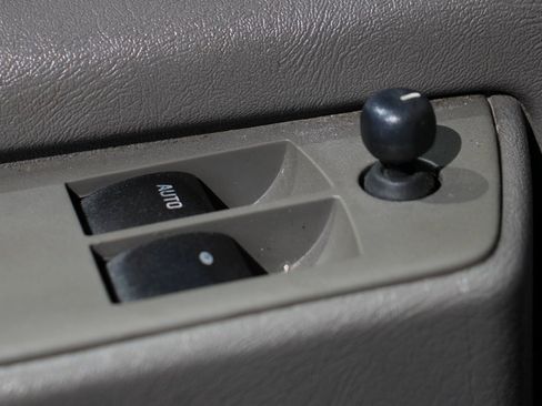 Used 2014 Chevrolet Express 2500 image 18