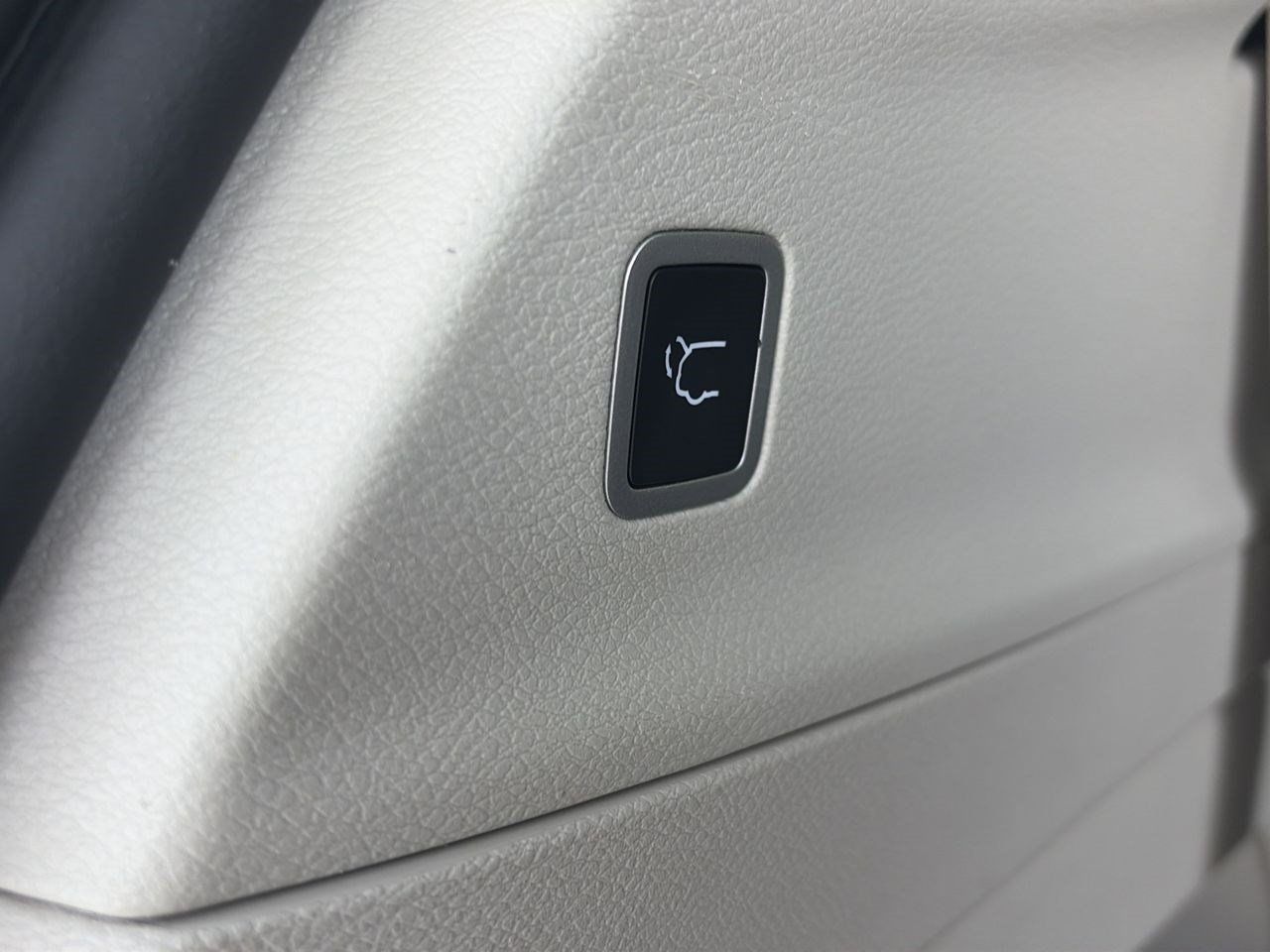 Used 2024 Chrysler Pacifica Touring-L FWD image 30