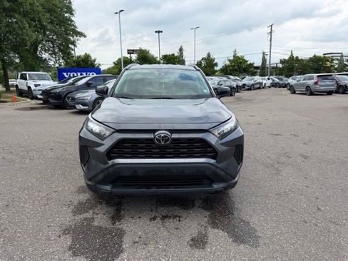 Used 2021 Toyota RAV4 LE AWD/4WD image 2