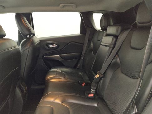 Used 2019 Jeep Cherokee Limited image 18