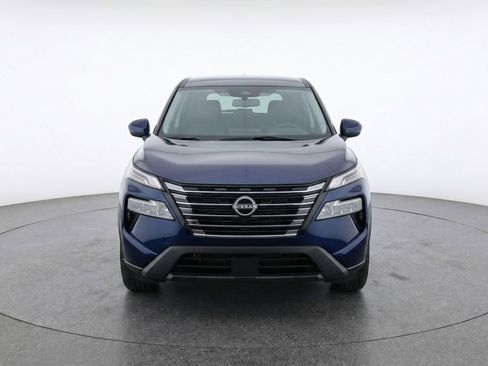Used 2025 Nissan Rogue SV AWD/4WD image 2