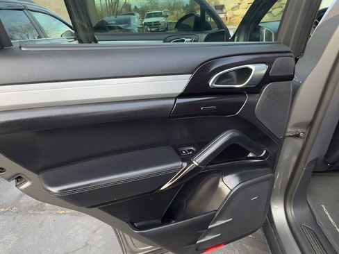 Used 2018 Porsche Cayenne Turbo image 26