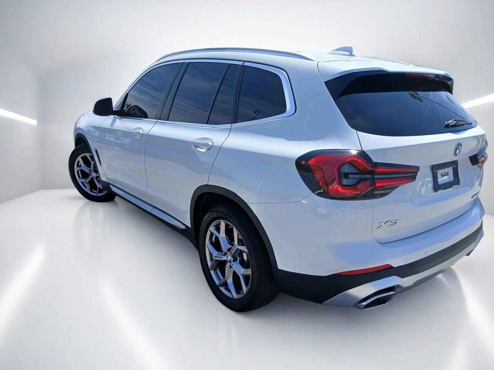 Used 2023 BMW X3 sDrive30i RWD image 5