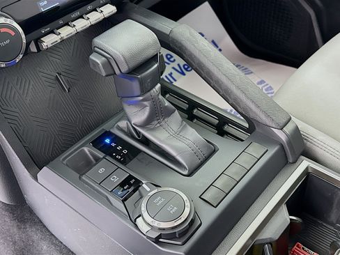 Certified 2025 Toyota Tacoma SR5 AWD/4WD image 16