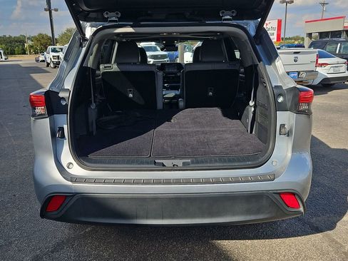Used 2022 Toyota Highlander XLE image 15