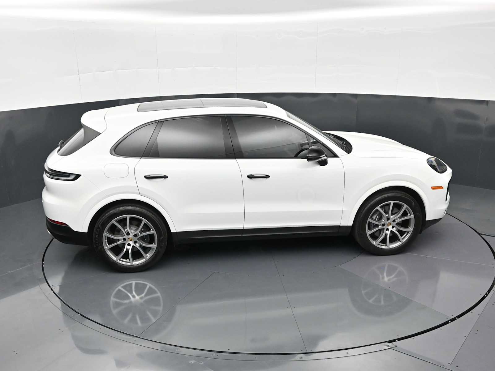 Certified 2024 Porsche Cayenne AWD/4WD image 35
