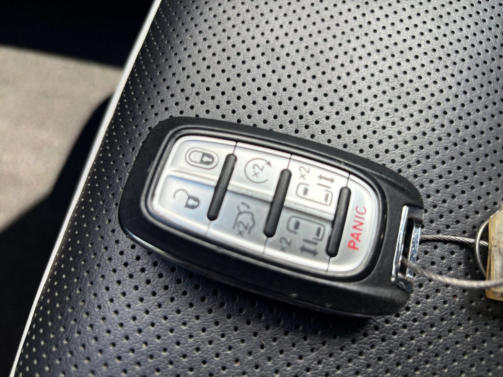 Used 2025 Chrysler Pacifica Limited FWD image 26