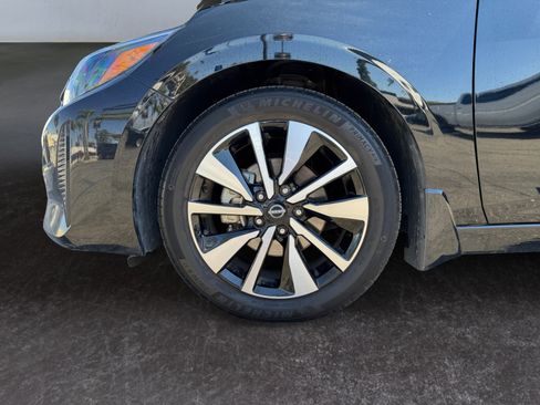 Used 2024 Nissan Sentra SV w/ SV Premium Package FWD image 14