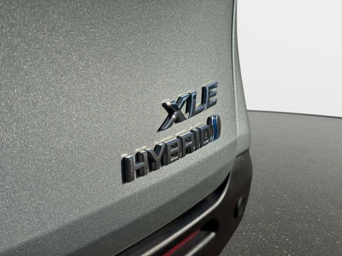 Certified 2023 Toyota Sienna XLE w/ XLE Plus Package AWD/4WD image 8