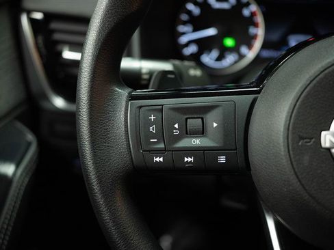 Used 2023 Nissan Rogue SV image 30