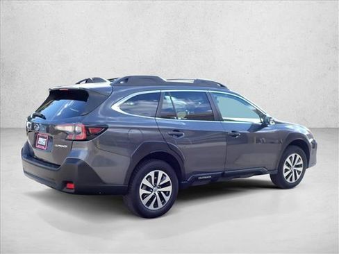 Used 2023 Subaru Outback Premium AWD/4WD image 4