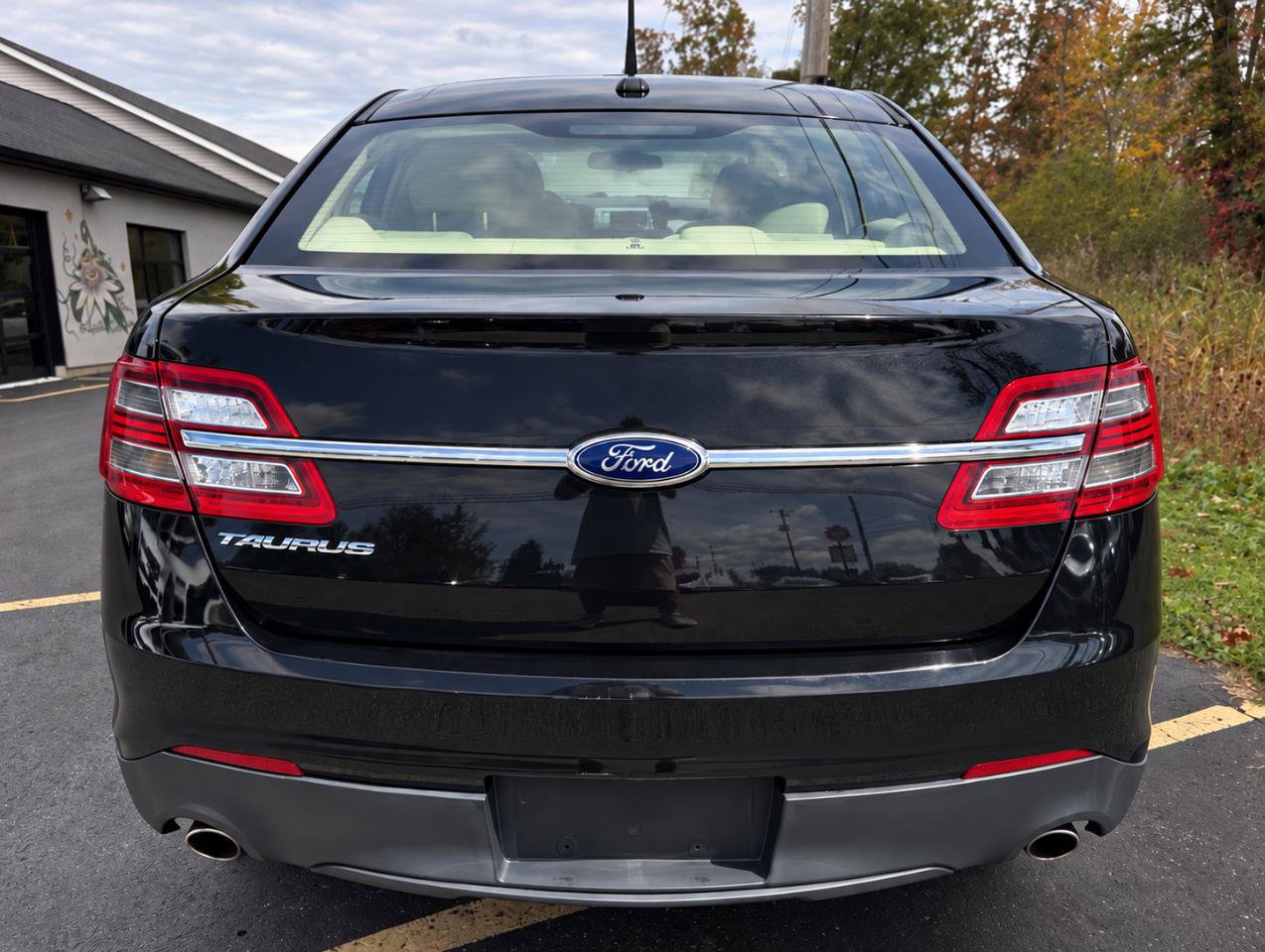 Used 2014 Ford Taurus SE FWD image 5