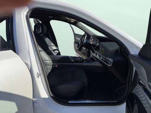 Used 2023 BMW 740i image 37