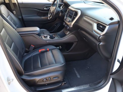 Used 2022 GMC Acadia Denali w/ Denali Ultimate Package FWD image 18