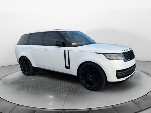 Used 2024 Land Rover Range Rover SE image 3