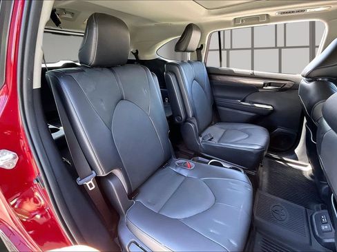 Used 2022 Toyota Highlander Platinum AWD/4WD image 25