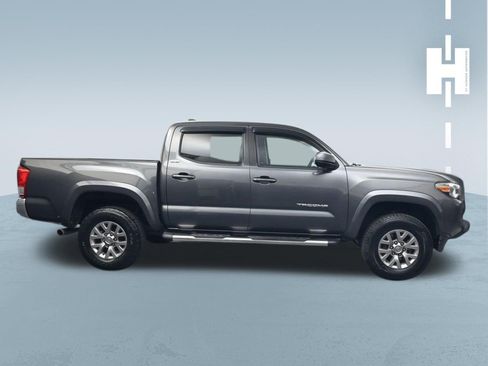 Used 2016 Toyota Tacoma SR5 w/ SR5 Appearance Package (SN) image 3