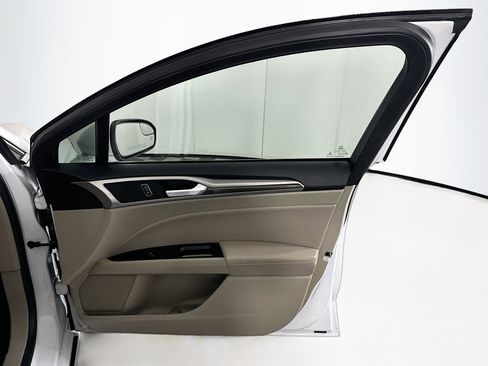 Used 2018 Ford Fusion SE image 29