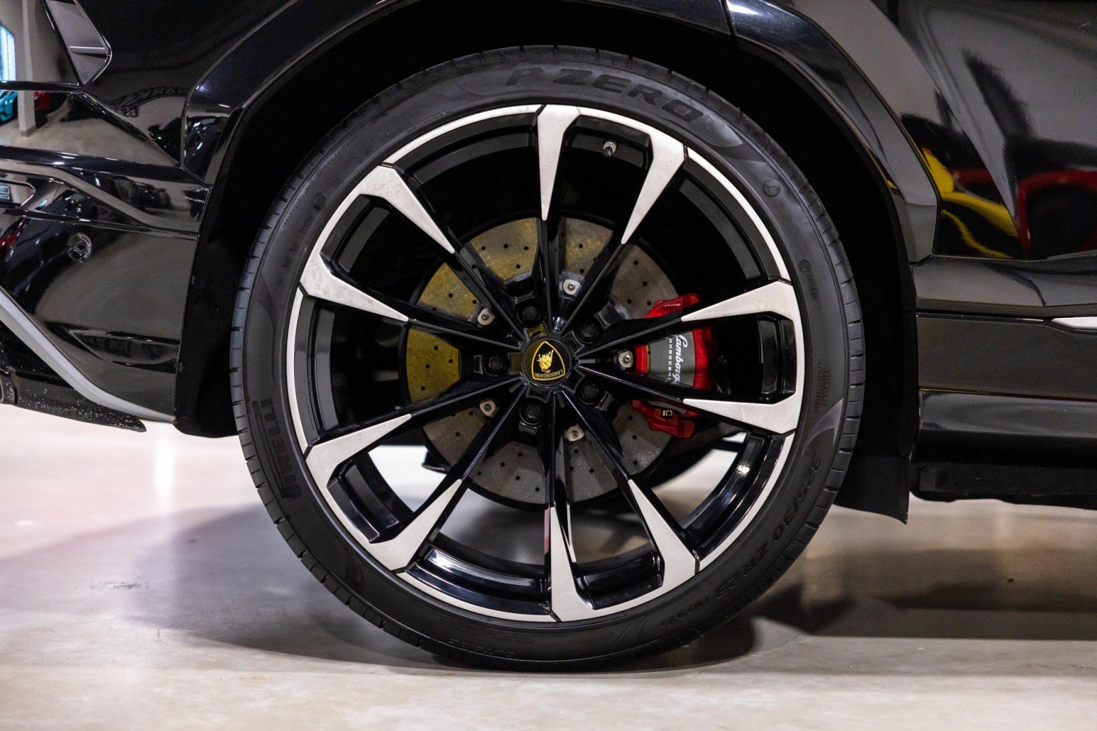 Used 2020 Lamborghini Urus AWD/4WD image 24