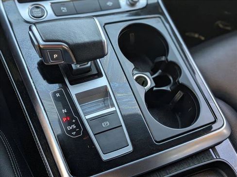 Used 2022 Audi Q8 Premium Plus image 12