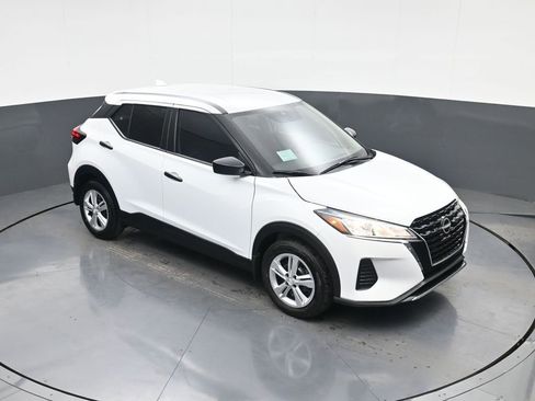 New 2025 Nissan Kicks Play S image 23