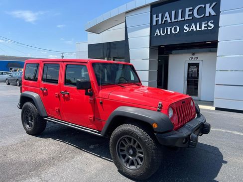 Used 2013 Jeep Wrangler Unlimited Sahara w/ Dual Top Group AWD/4WD image 7