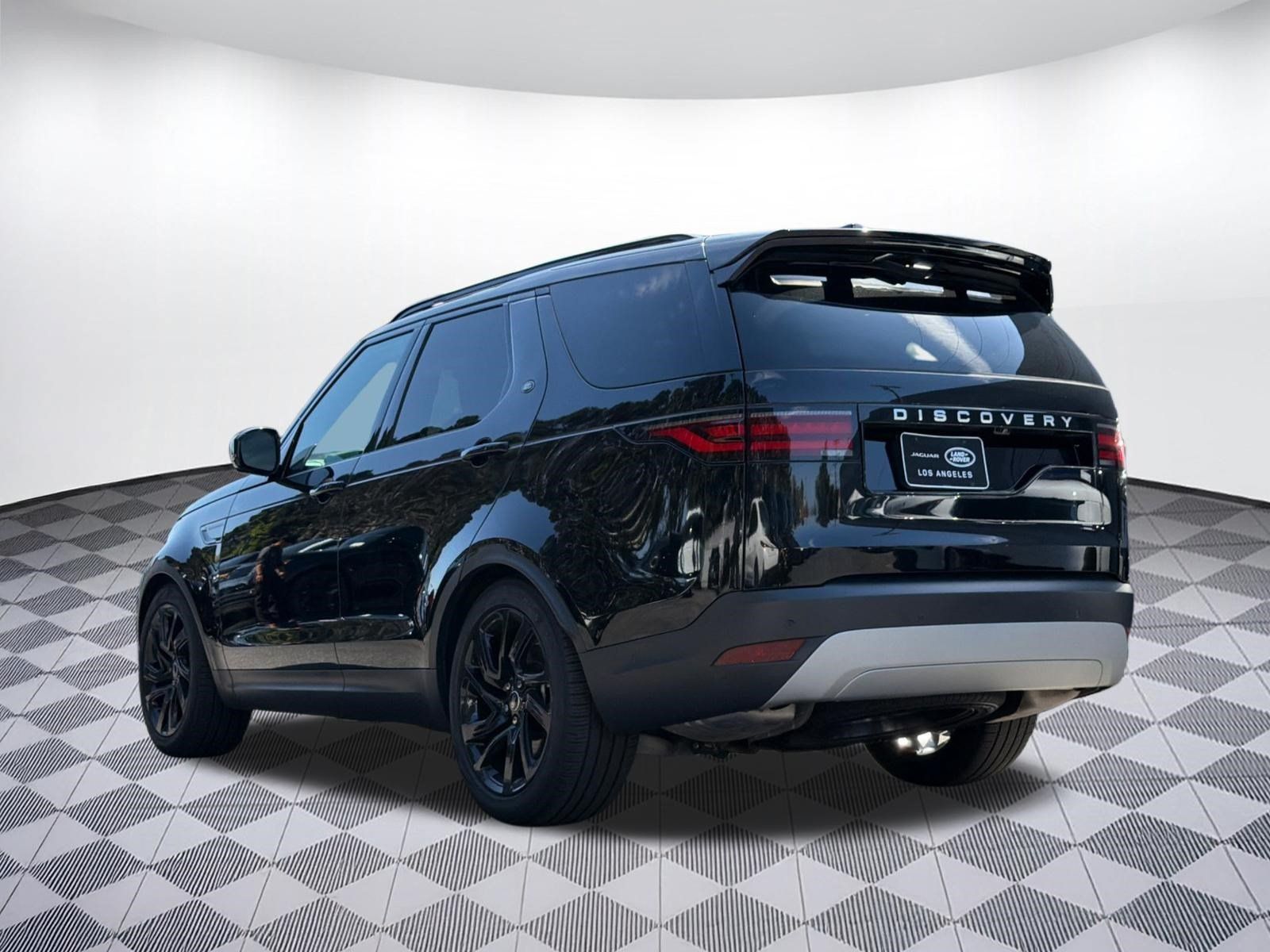 Used 2025 Land Rover Discovery S AWD/4WD image 3