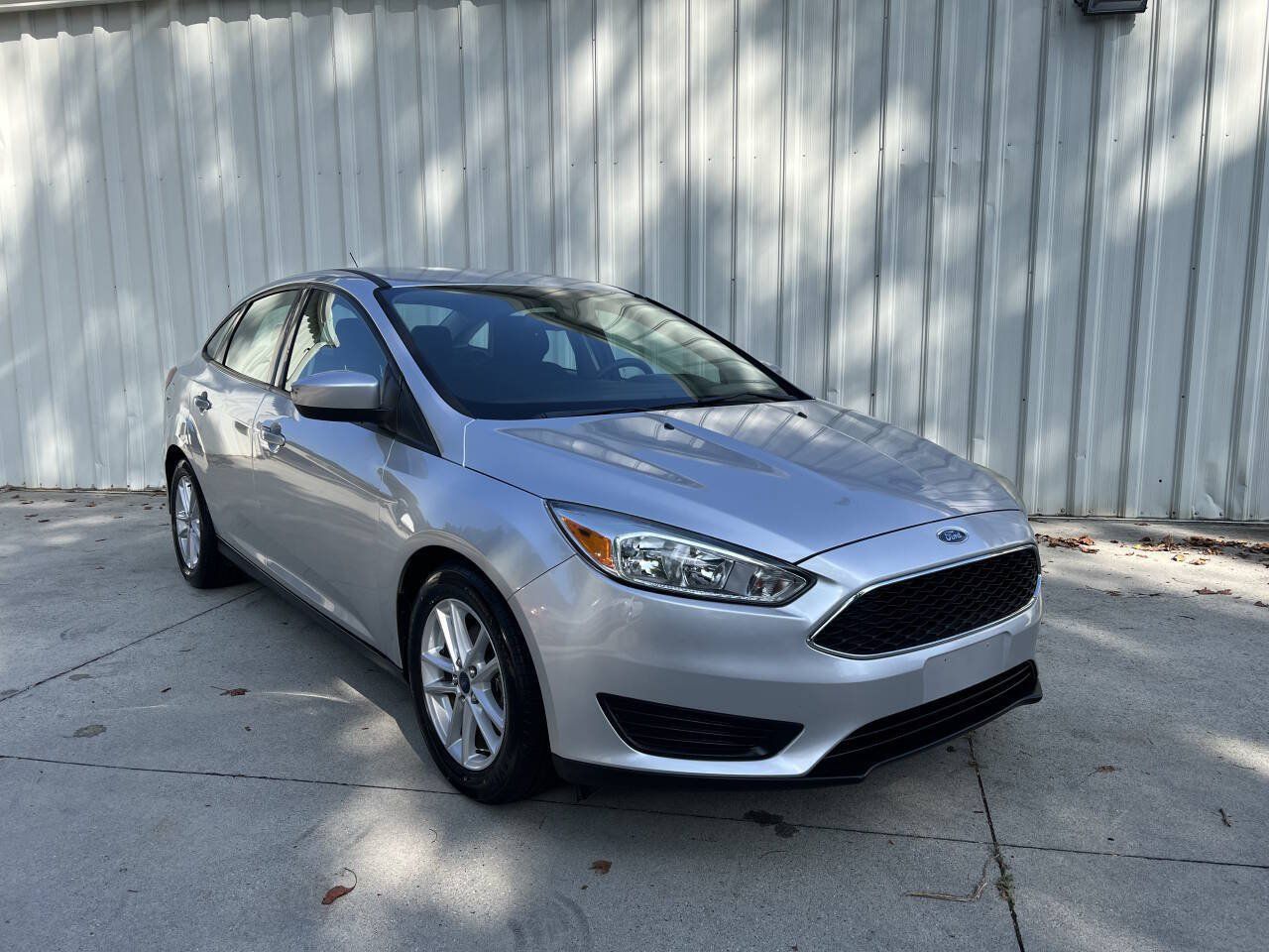 Used 2018 Ford Focus SE FWD image 2