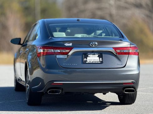 Used 2017 Toyota Avalon XLE w/ Carpet Mat Package image 4