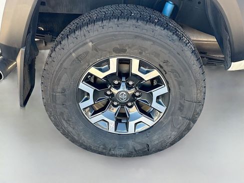 Used 2023 Toyota Tacoma TRD Off-Road w/ Advanced Technology Package AWD/4WD image 29