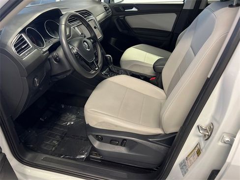 Used 2021 Volkswagen Tiguan SE image 6