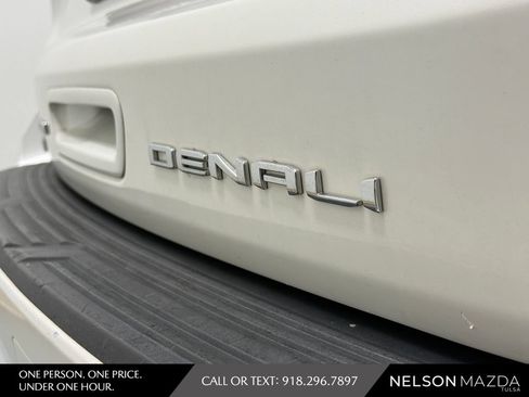 Used 2021 GMC Yukon Denali w/ Denali Premium Package AWD/4WD image 11
