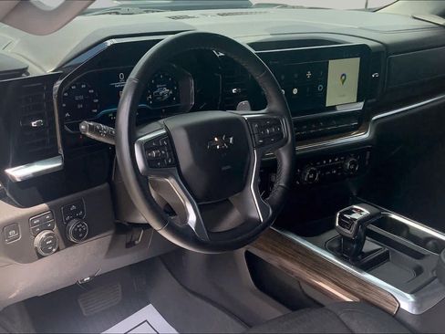 Used 2023 Chevrolet Silverado 1500 LT Trail Boss w/ Convenience Package II AWD/4WD image 18