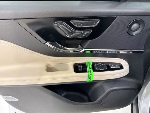 New 2026 Lincoln Corsair Reserve w/ Jet Appearance Package image 12