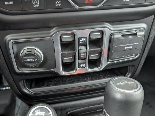 Used 2021 Jeep Gladiator Overland w/ Popular Equipment Package AWD/4WD image 25