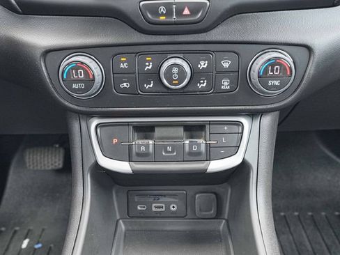Used 2023 GMC Terrain SLT AWD/4WD image 32