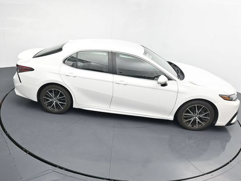 Used 2024 Toyota Camry SE FWD image 17