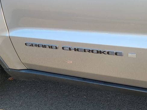 Used 2020 Jeep Grand Cherokee Laredo w/ Quick Order Package 2BN North image 15