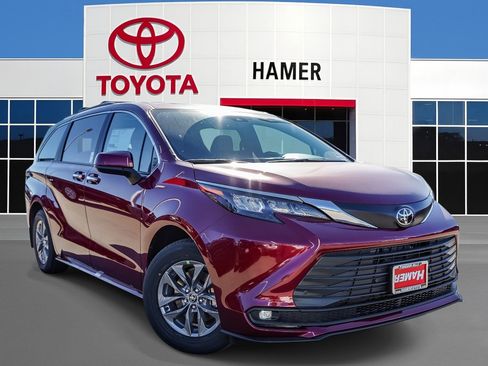 New 2026 Toyota Sienna XLE image 1