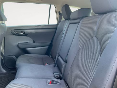 Used 2023 Toyota Highlander LE FWD image 13