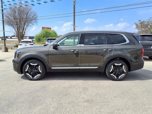Used 2024 Kia Telluride S image 4