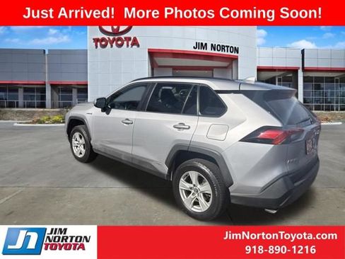 Used 2020 Toyota RAV4 XLE AWD/4WD image 5