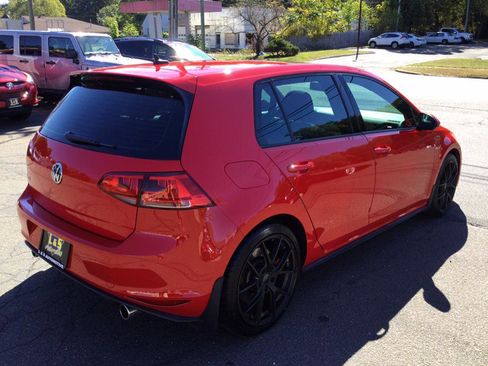 Used 2017 Volkswagen GTI SE image 5
