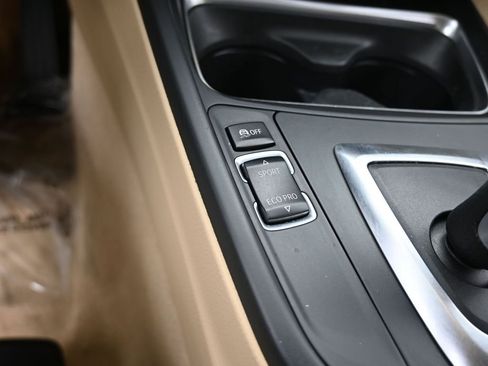 Used 2014 BMW 320i Sedan image 25