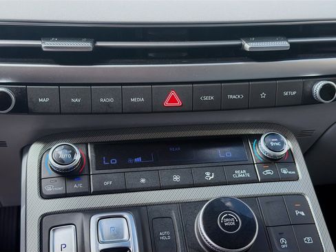 Used 2025 Hyundai Palisade SEL FWD image 13