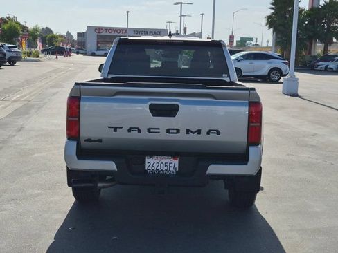 Certified 2025 Toyota Tacoma SR5 AWD/4WD image 9