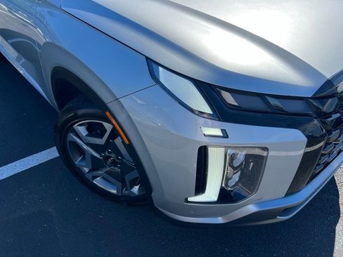 Used 2023 Hyundai Palisade Limited FWD image 2