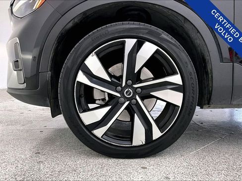 Used 2023 Volvo XC40 B5 Plus w/ Protection Package Premier image 11