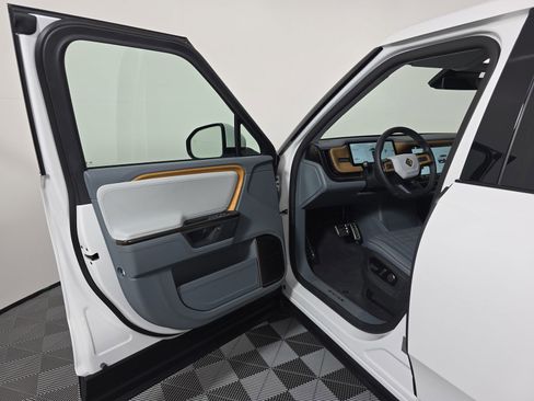 Used 2025 Rivian R1T Premium AWD/4WD image 16