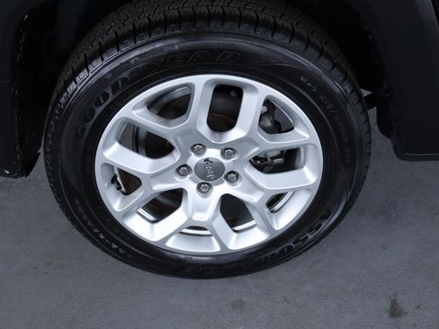 Used 2018 Jeep Renegade Latitude image 43